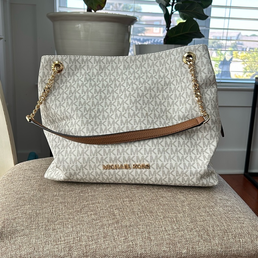 Michael Kors purse